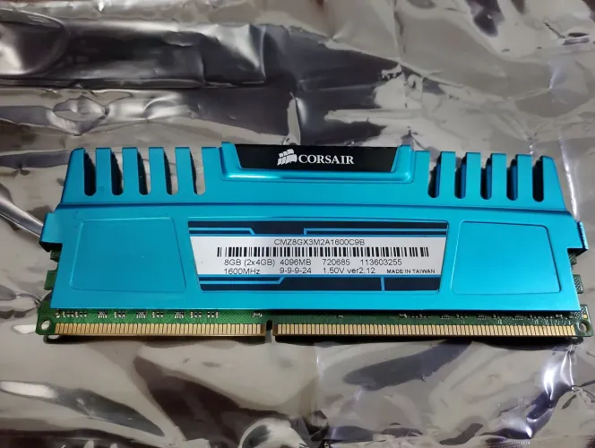 MEMÓRIA CORSAIR VENGEANCE DDR3 1600MHZ, SEMI NOVA