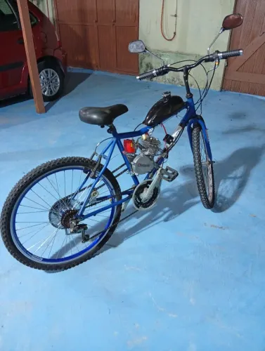 Vendo baik com motor 2 tempo novo ?