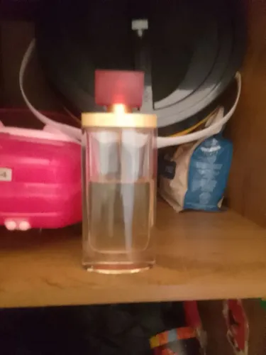 Vende se um perfume importado original foi usado duas vezes só