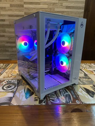 PC Gamer RX 6600XT e Ryzen 5