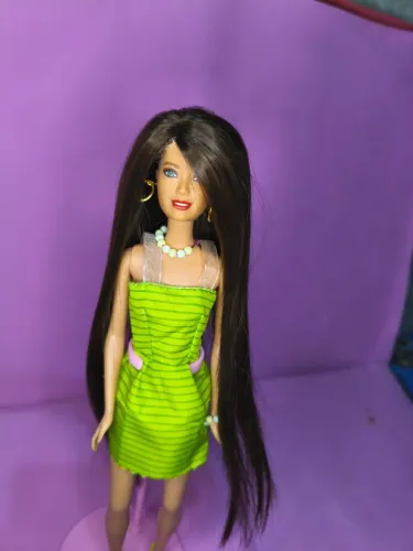 Boneca Barbie Fashionista 113 com Reroot