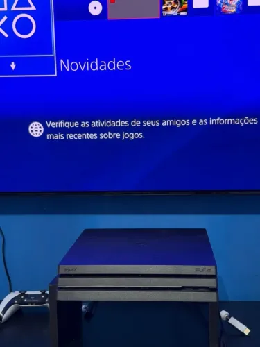 PS4 PRO DESBLOQUEADO - IMPECÁVEL