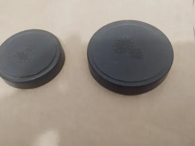 TASCO,PAR DE PROTETORES DE LENTE , MEDINDO 5 CM E 4 CM DE DIÂMETRO.