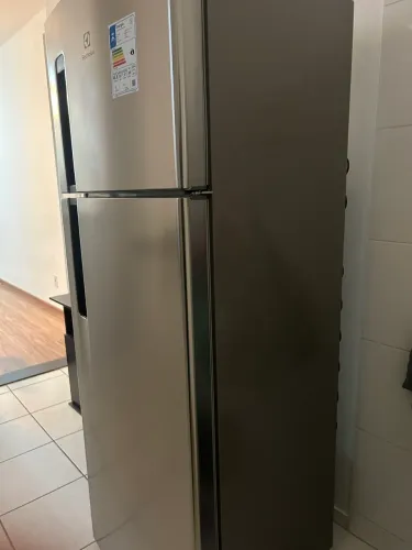 Geladeira Electrolux frost free 320L