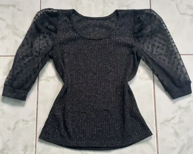 Desapego blusa preta p/m brilhosa 10 reais