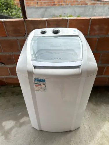 Máquina de lavar com defeito para retirada de peças
