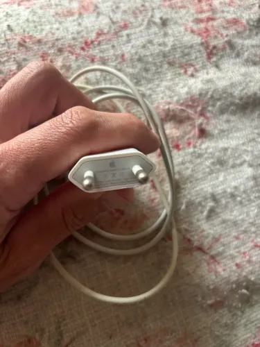 Adaptador e cabo Apple 5w 