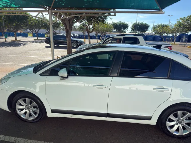 Citroen C4 GLX 2.0 Flex 16V 5P Aut. 2013