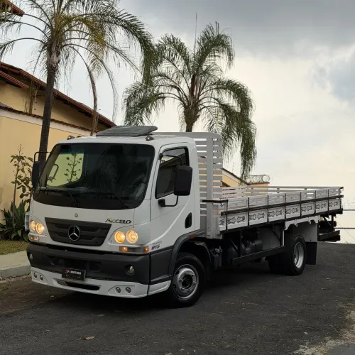 MB ACELO 815 BAIXO KM 