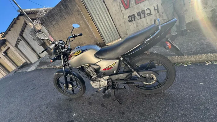 Vendo Titan 125ks,Moto Toda revisada Pneus Novos Só Pegar E Andar