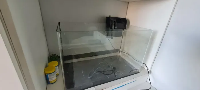 Aquário 70 litros com motor e luz de ler