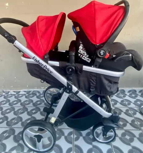 Carrinho de bebê + bebê conforto Fisher Price R$ 500,00 reais