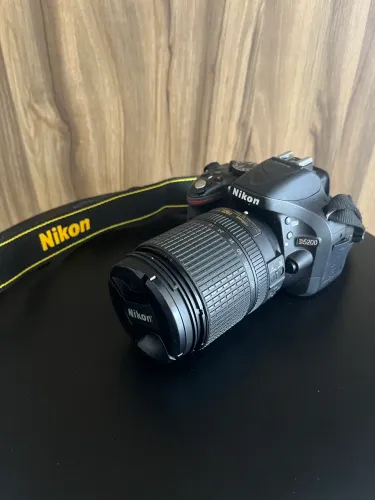 Nikon D5200 + 18-140mm VR | 27.400 cliques | Estado de nova | Kit completo