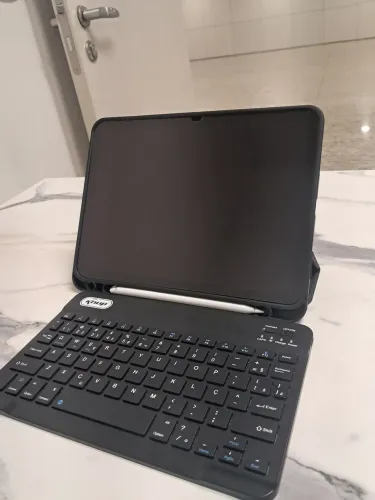 iPad Air 11-inch (M4) acompanha/ caixa carregador teclado e capinha  