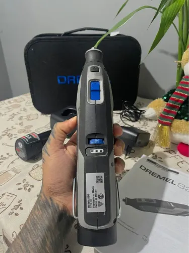 Micro Retífica Dremel 8240 Duas Baterias Carregador & Bolsa