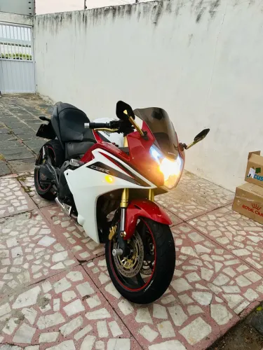CBR 600f (hornet carenada)