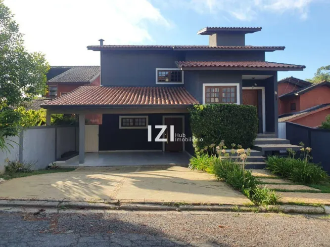 Casa com Piscina em Condomínio Fechado na Granja Viana | Conforto, Segurança e Qualidade d
