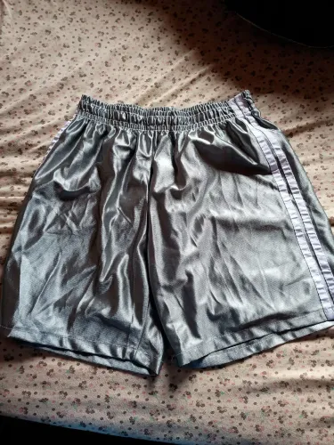 Shorts de futebol antigo e Samba canção