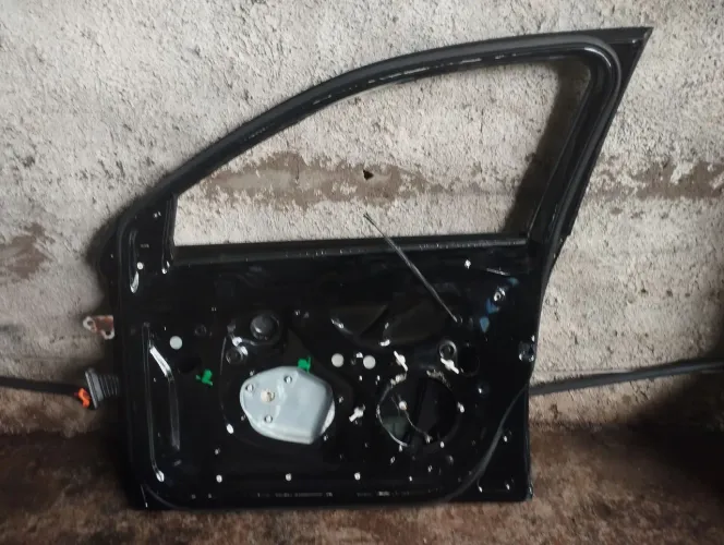 Porta do Jetta lado direito conservado 