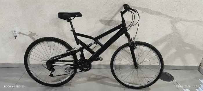 Bicicleta aro 26. 21 marchas.