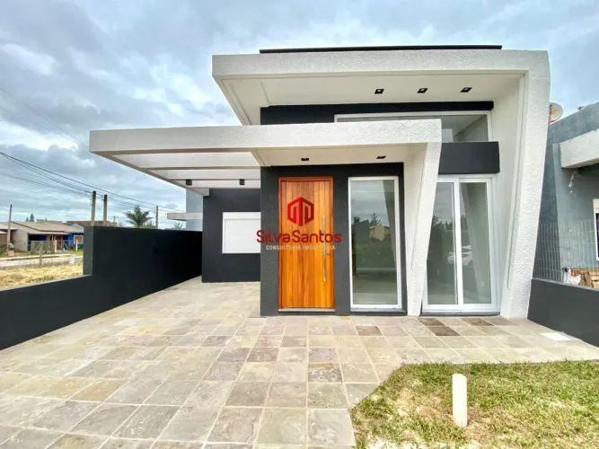 Casa à venda em Capão da Canoa, bairro Guarani, com churrasqueira e área de serviço REF: 1