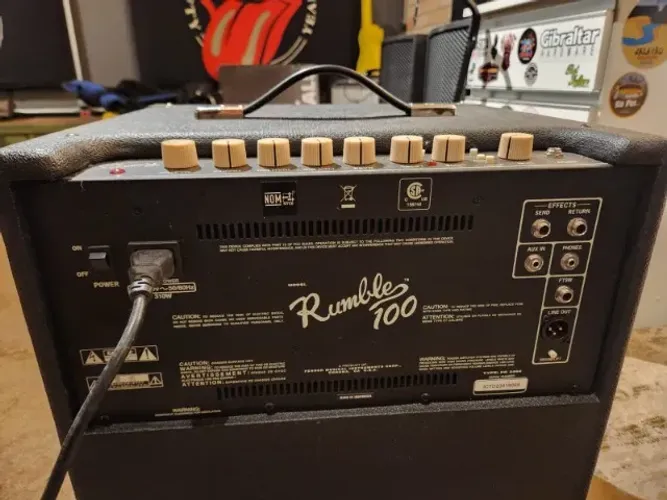 Amplificador de baixo Fender Rumble 100