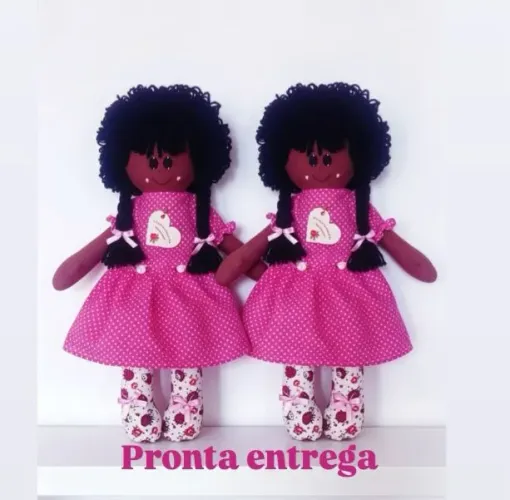 Bonecas e bonecos de pano