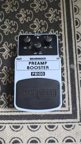 Pedal Behringer Preamp Booster - PB100<br>P<br>Valor R$ 200,00