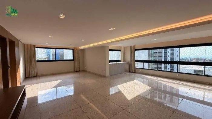 Apartamento de 216 m² com 4 suítes e 4 vagas no Belvedere