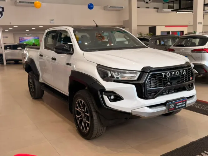 Toyota Hilux CD Gr-s 4X4 2.8 TDI Dies. Aut. 2024