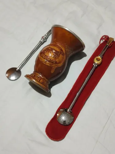 Kit Chimarrão: Cuia Gramado + 2 Bombas de Metal - Nunca usados, somente guardados