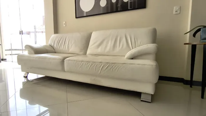 Sofa em couro branco