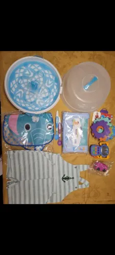 Kit p bebe c macacão +Esterelizador Munckin+ trocador+ babador + brinquedos