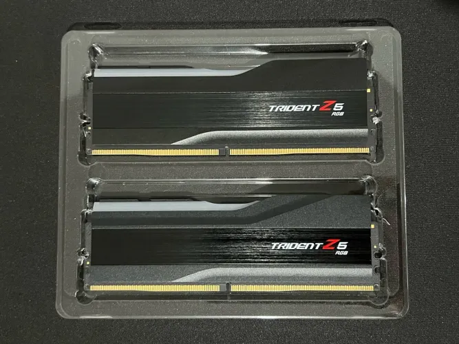 RAM DDR5 32Gb 2x16 7200MHz G.Skill Trident Z5 RGB usadas