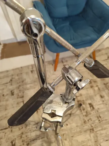 Estante Girafa Dupla com Contra Peso e Clamp Triplo Cromado Reforçado para Bateria THUNDER