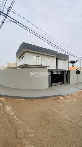 Sobrado à Venda em Excelente Localização em Rolândia