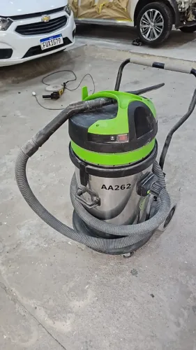 Aspirador IPC A262 pó e água 200V semi novo pouco usado