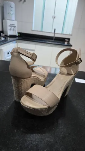 Sapato nude salto alto número 35