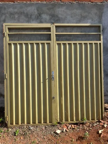 Portão de Ferro 2,02m x 2,05m - Excelente Estado