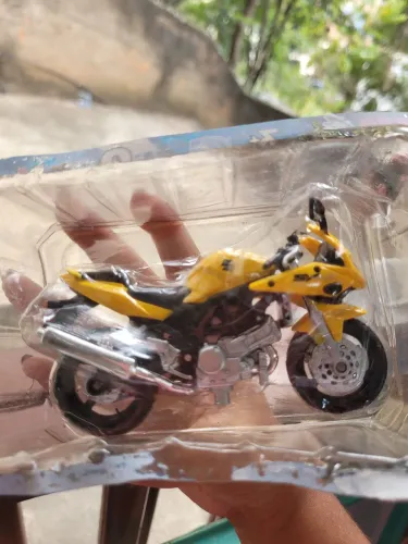 Miniatura Moto Maisto Amarela