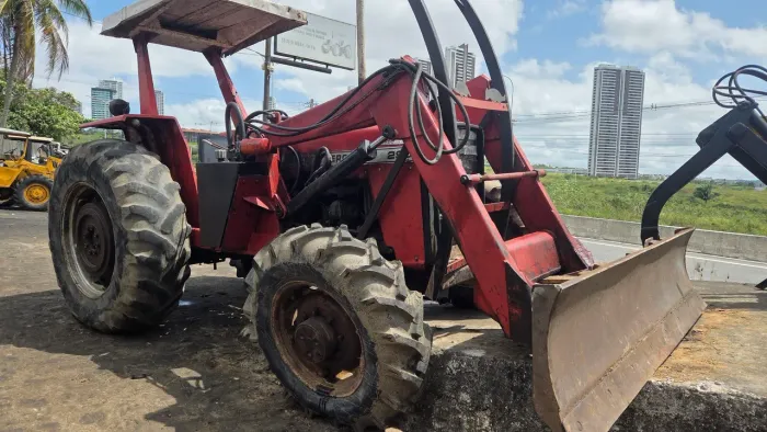 Trator Massey Ferguson 290 4x4 com Lâmina