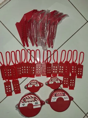 Material para bloqueio de válvulas e painel elétrico.