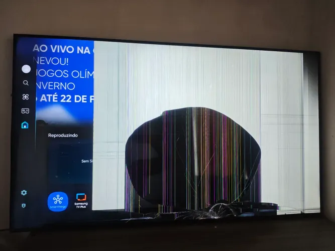 Vendo uma tv Samsung 55 um ano de uso com tela Quebrada 