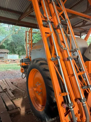 Pulverizador Jacto Advance 2000lts