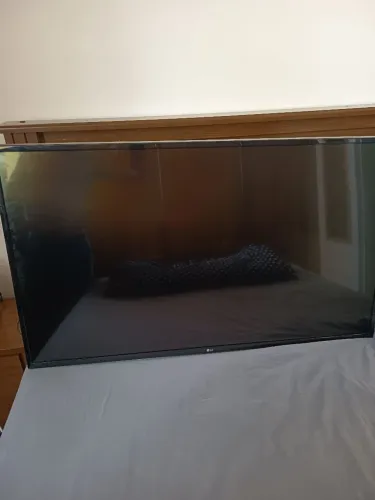 Vendo smartv LG sem funcionar, só liga e desliga 