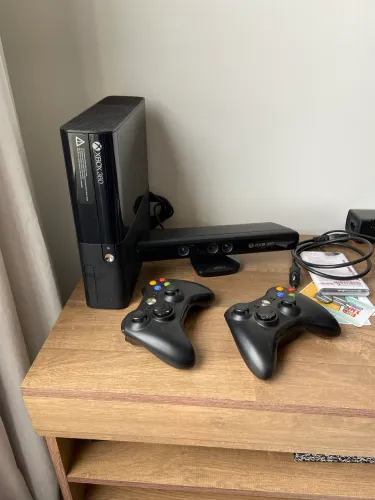 XBOX 360 SUPER SLIM
