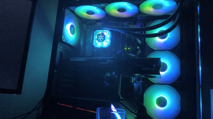 PC GAMER ENTHUSIAST & WORKSTATION (I9 + RX 7700 XT + MONITOR 165Hz)