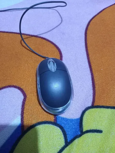 Mouse simples para trabalho seminovo.