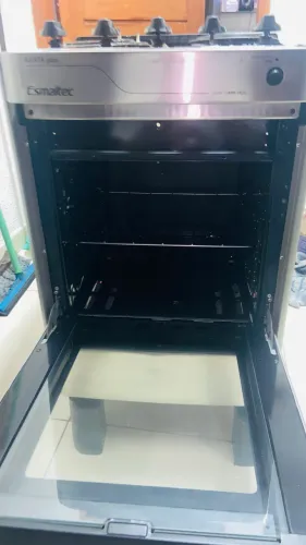 Vende-se fogão com tudo funcionando, apenas tampo de vidro quebrado
