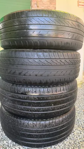Pneu 235/60/18.  Extra.  